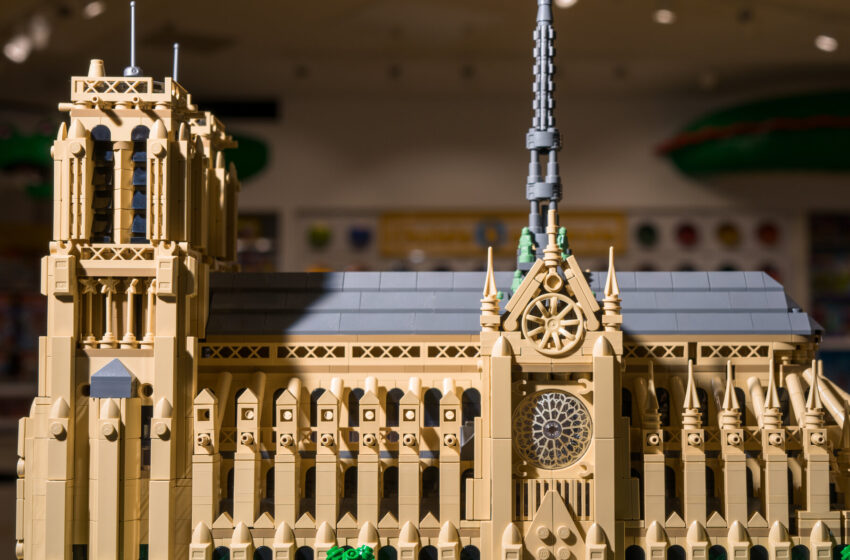  Notre-Dame Rises Again … in Lego