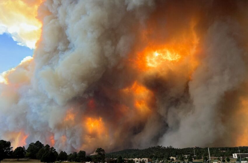  Deadly wildfire forces thousands to flee homes