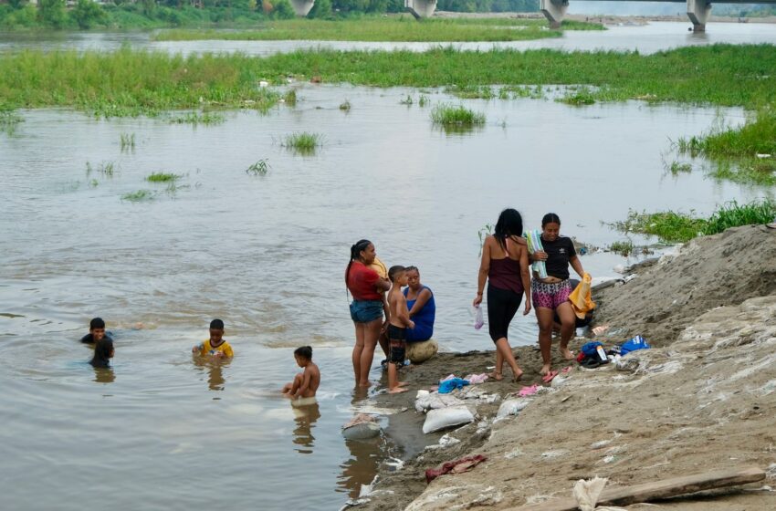  Completely alone 14-year-old joins thousands of migrants making perilous journey across Mexico to US