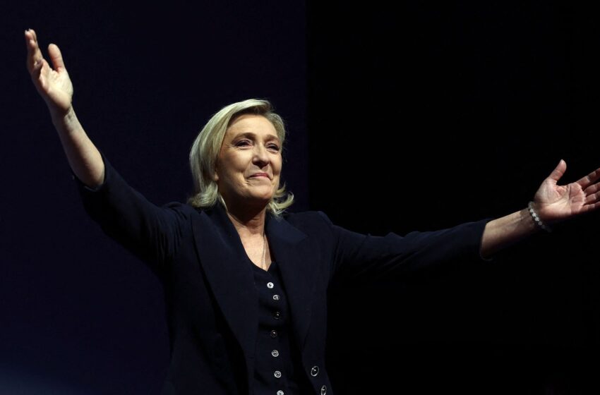  Marine Le Pen’s far-right party leads in first round of snap French election