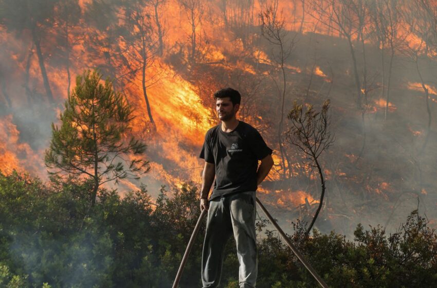  ‘Apocalyptic’ scenes on Greek island as PM warns of more wildfires