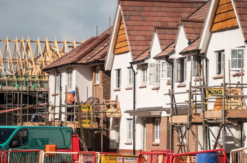 chancellor-announces-mandatory-housing-targets-‘to-get-britain-building-again’-–-and-lifts-onshore-wind-ban