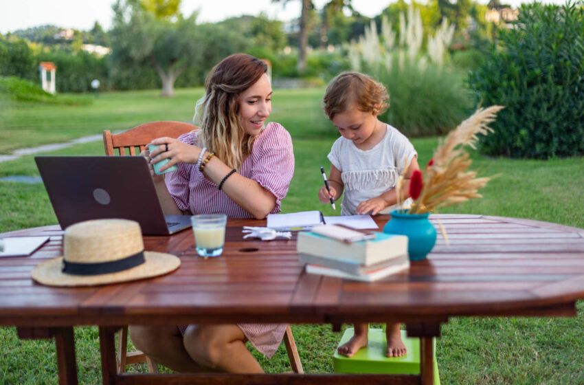 ‘i’m-not-jealous-—-just-genuinely-curious’:-how-can-a-woman-work-from-home-and-mind-her-3-year-old-child-at-the-same-time?