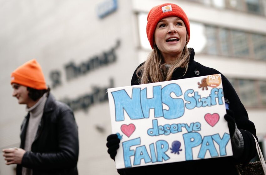  Junior doctors offered 22% pay rise