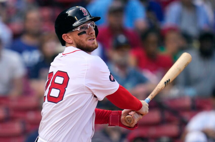  Baseball player is first to play for two teams in same game