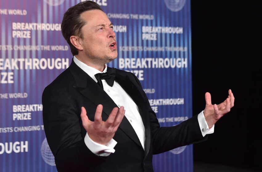  ‘Two-tier Kier’: Elon Musk echoes far right attack on Starmer