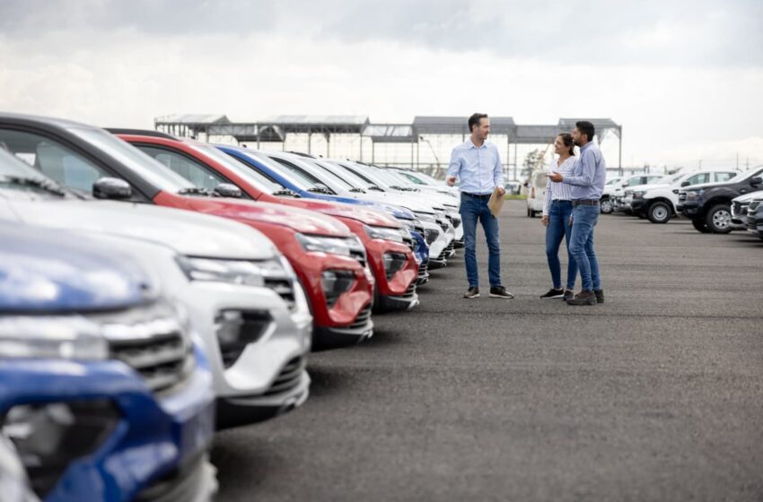  U.S. auto sales shrink as high interest rates discourage buyers