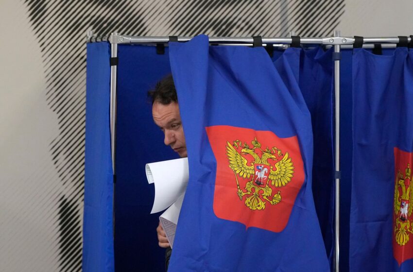  Putin opponents condemn Russia regional elections as farce