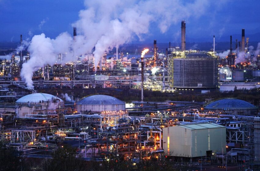  ‘Widespread fury’ over impending job losses at oil refinery