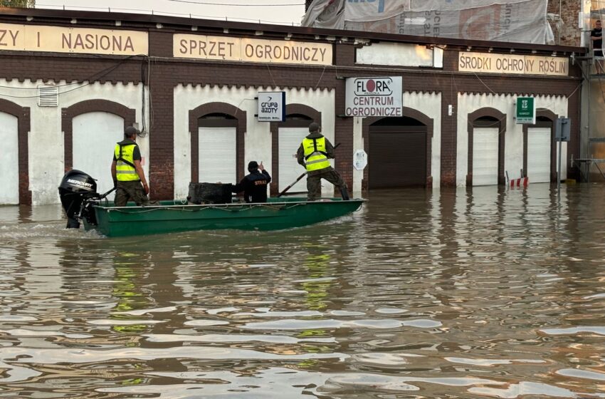 boats-better-than-cars-in-polish-town-where-floods-have-damaged-80%-of-homes