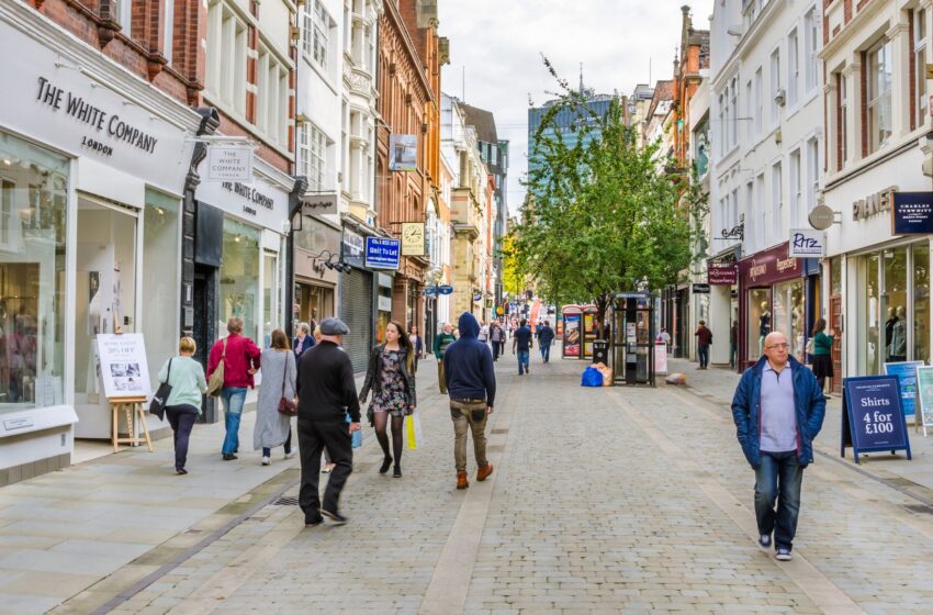  Consumer confidence slumps following warnings of ‘tough choices’ in budget ahead