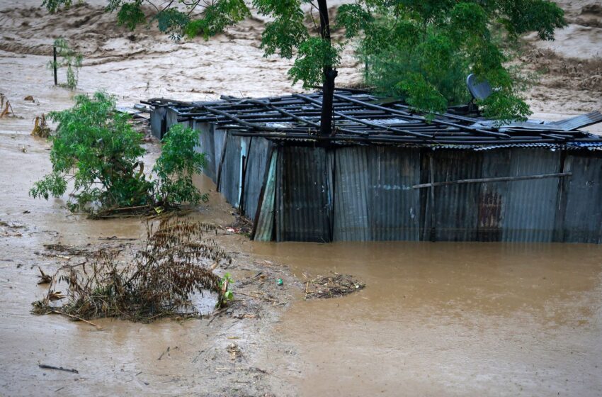  Flooding in Nepal kills 100 as swollen rivers pour through Kathmandu