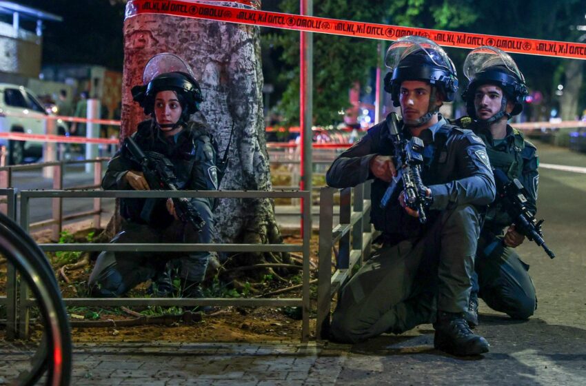  Six killed in Tel Aviv shooting – just moments before missile attack