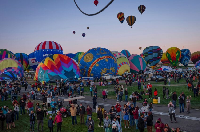  Hot air balloon hits radio tower causing it to collapse