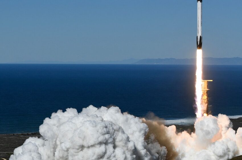 elon-musk’s-spacex,-already-a-leader-in-satellites,-gets-into-the-spy-game