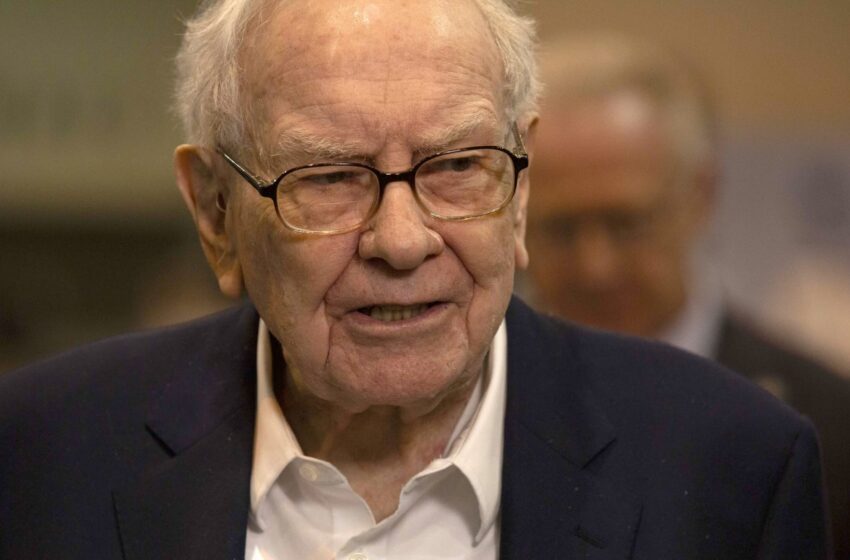  Berkshire Hathaway’s cash fortress tops $300 billion as Buffett sells more stock, freezes buybacks