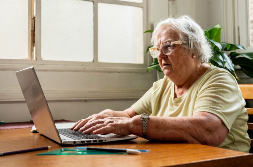  Using the internet may help older people’s mental health, says new study