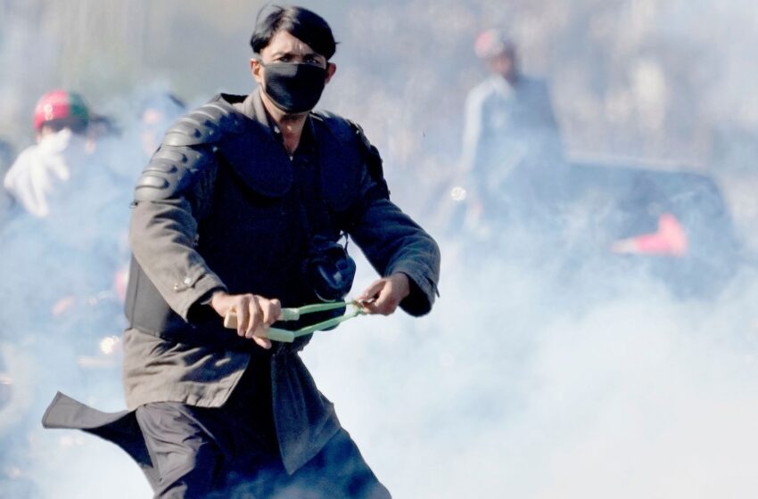 at-least-six-dead-in-pakistan-protests