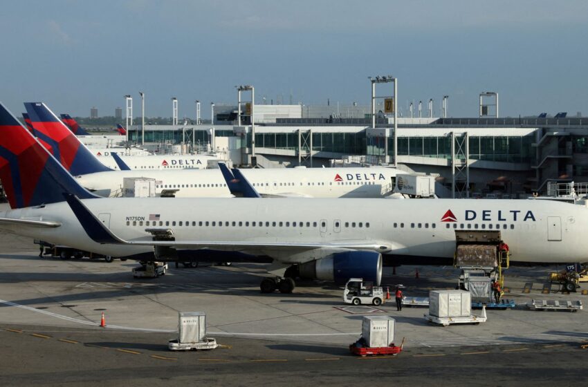 stowaway-discovered-on-flight-from-new-york-to-paris