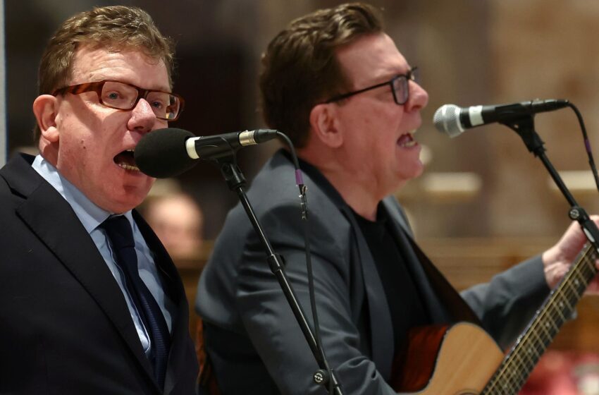 the-proclaimers-perform-tribute-to-‘political-genius’-alex-salmond-at-memorial-service