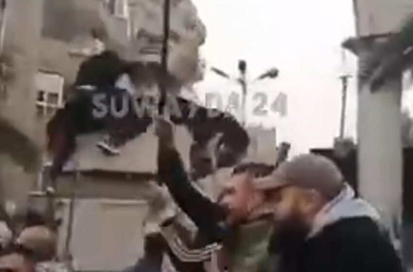 rebel-forces-‘reach-damascus-suburbs’-as-protesters-topple-statue-on-outskirts