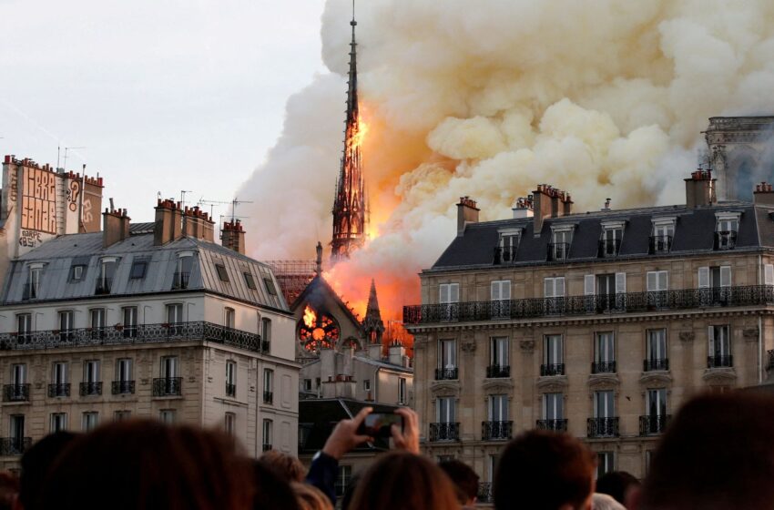 how-paris-fell-silent-when-notre-dame-went-up-in-flames