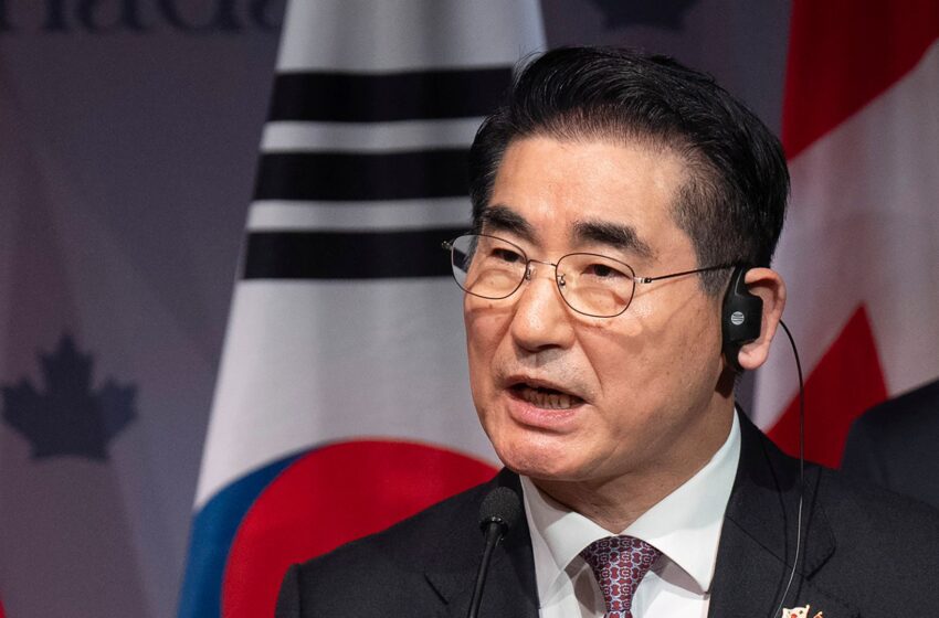 south-korea-ex-defence-minister-tries-to-take-his-own-life-over-failed-martial-law