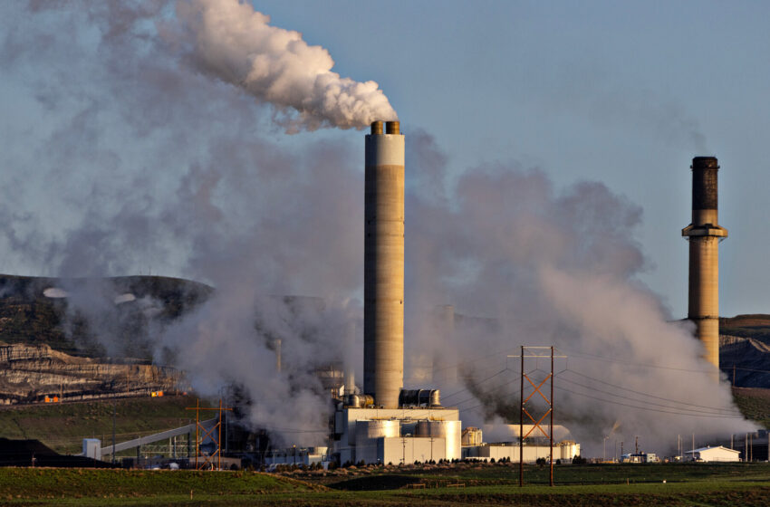  Biden, Headed to the Exit, Sets an Aggressive Climate Goal for the U.S.