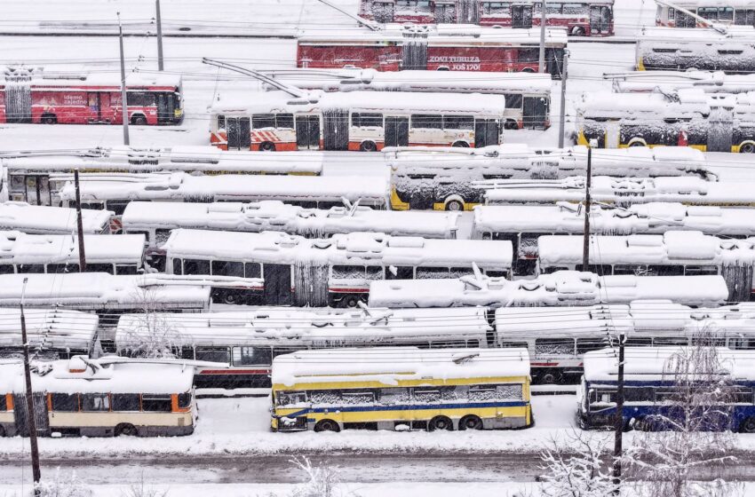 huge-snowstorm-leaves-tens-of-thousands-without-power-in-bosnia