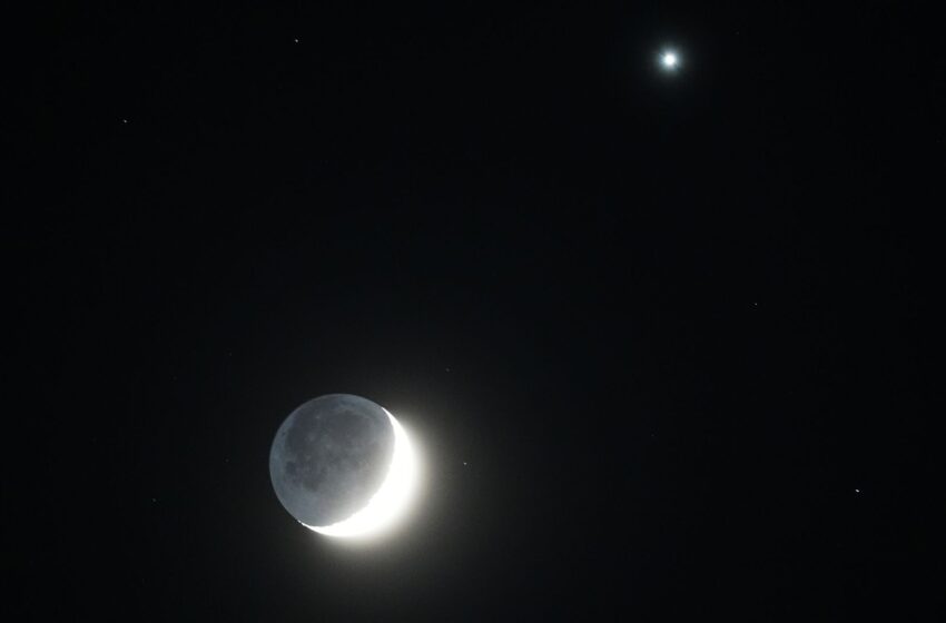  Stargazers treated to rare sight as Venus appears beside crescent Moon