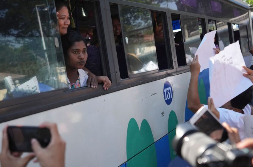 myanmar-frees-more-than-6,000-prisoners-to-mark-anniversary