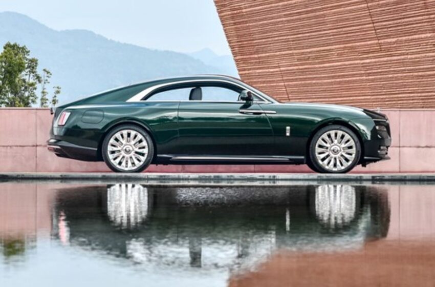 rolls-royce-pours-£300m-into-factory-expansion-to-meet-bespoke-car-demand