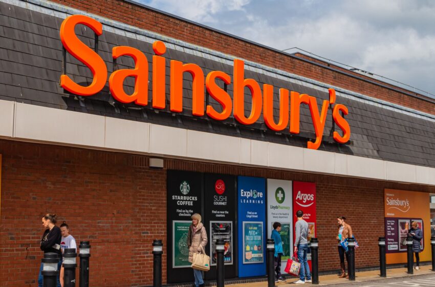  Sainsbury’s rewards staff with 5% pay boost despite budget tax hit