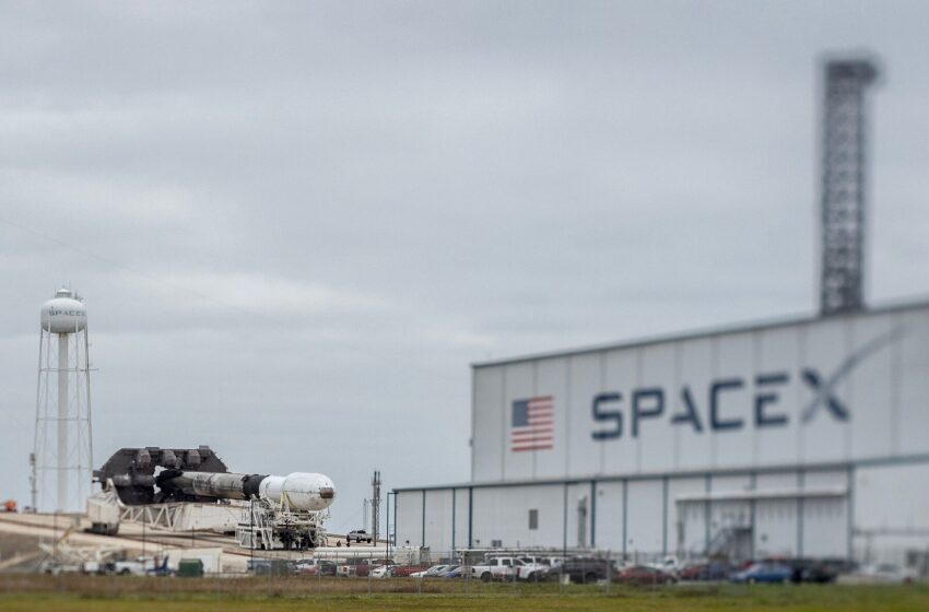 spacex-will-launch-two-new-moon-landers-on-one-rocket:-what-to-know