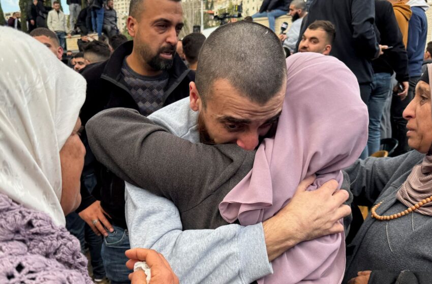  Freed prisoners greeted as heroes in frenetic Ramallah