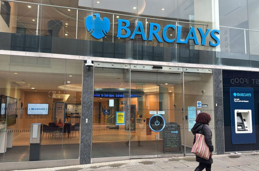  Barclays tells customers to contact friends and family or foodbanks after IT glitch