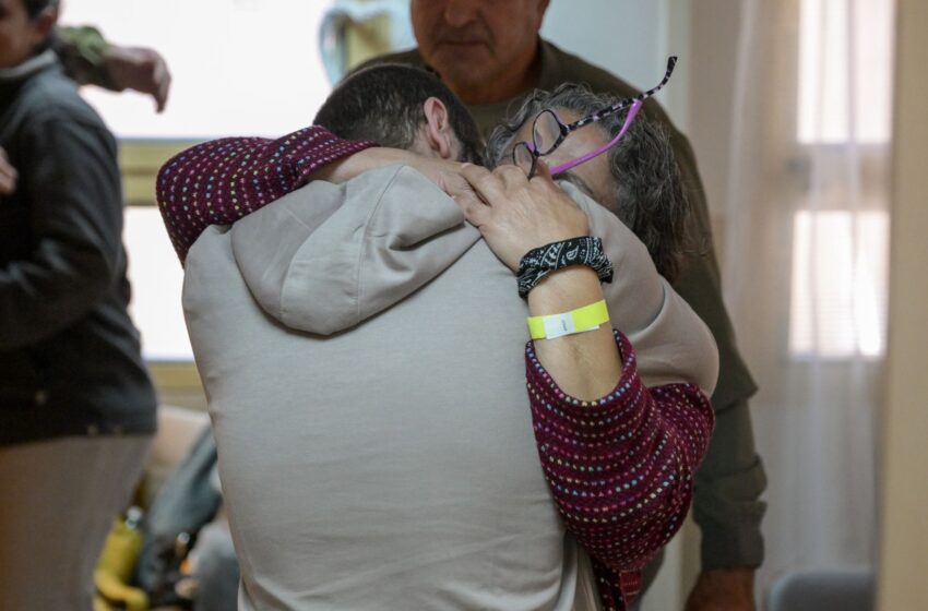 emotional-reunions-as-israeli-hostages-and-palestinian-prisoners-back-with-families