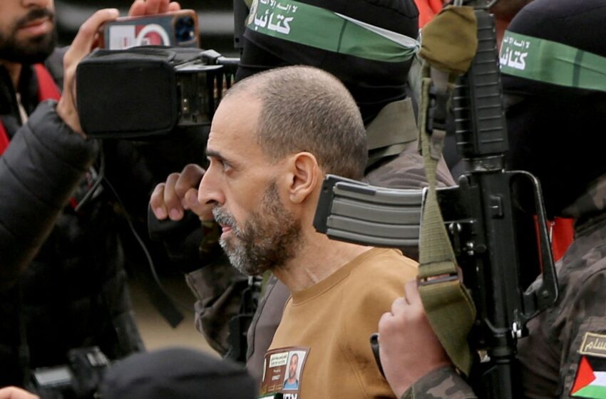 hostage-told-hamas-crowd-he-hoped-to-see-wife-and-daughters-after-release-–-suggesting-he-didn’t-know-they-were-killed