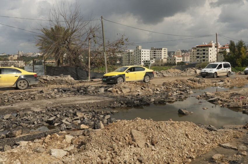  West Bank ‘turning into mini-Gaza’ as Israeli troops raid homes