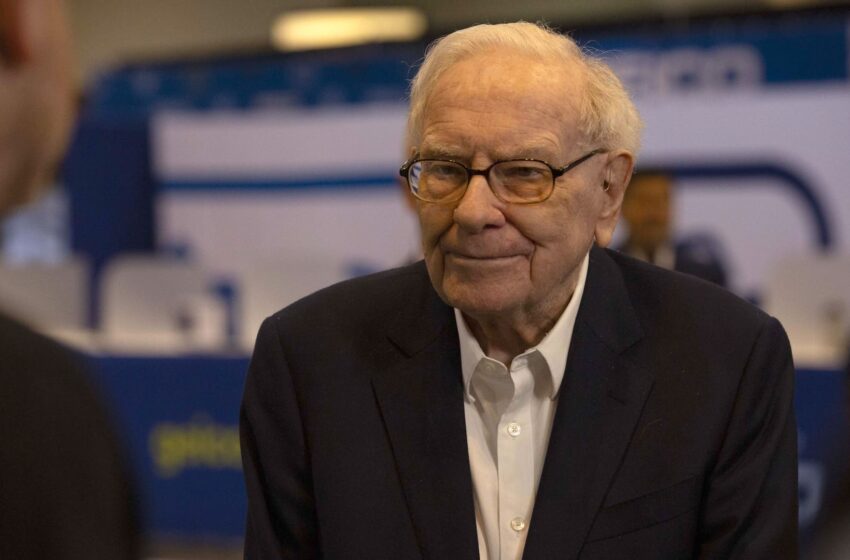 berkshire-operating-earnings-surge-71%-in-fourth-quarter,-cash-hoard-balloons-to-record-$334-billion