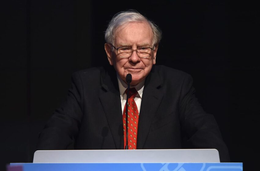  Warren Buffett, warning of ‘scoundrels’ and ‘fiscal folly,’ slashes his exposure to U.S. stocks